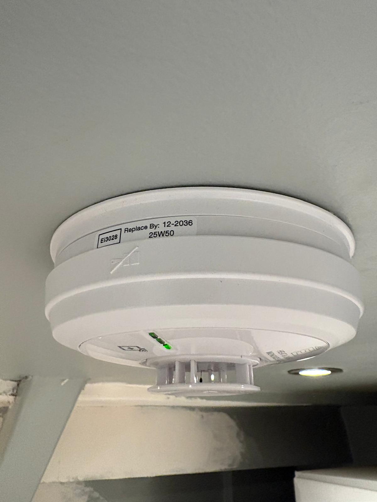 Bedroom lighting and sockets